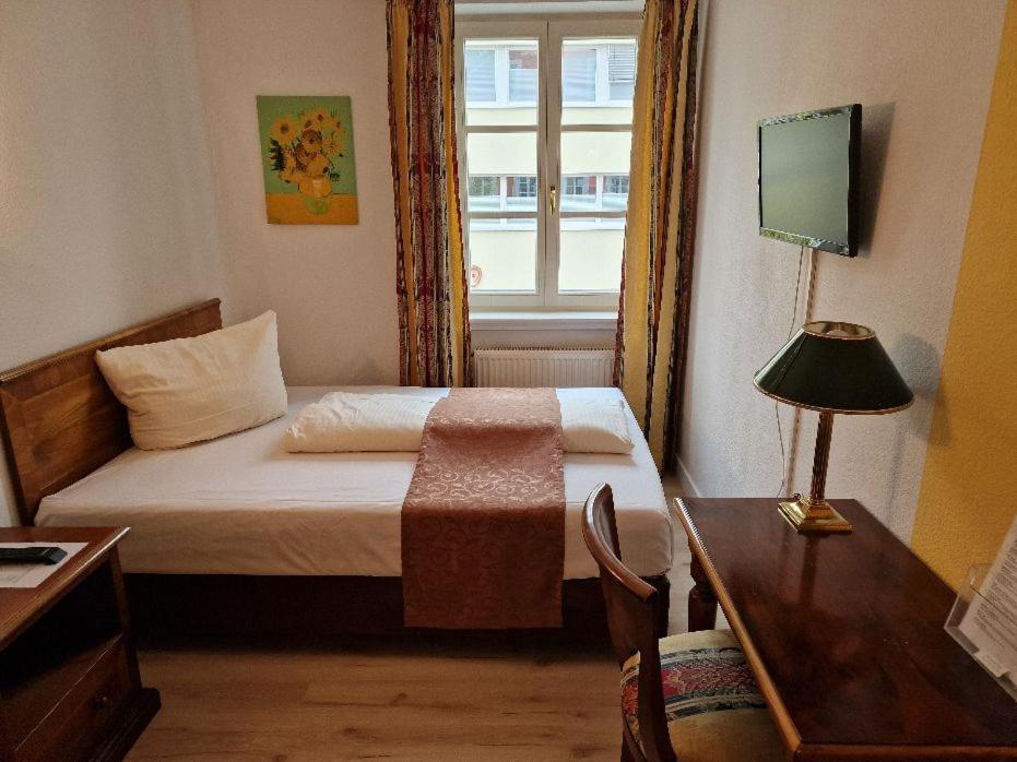 Hotel Koenigin Olga Елванген Екстериор снимка