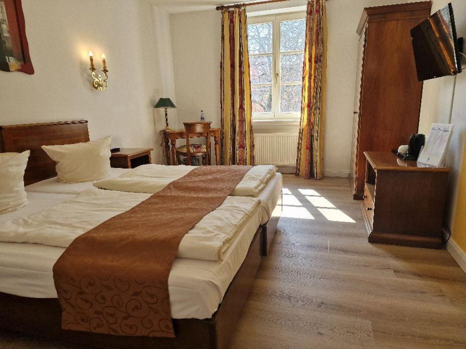 Hotel Koenigin Olga Елванген Екстериор снимка